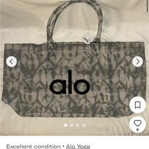 ALO Yoga Patterned Gray Tote Bag